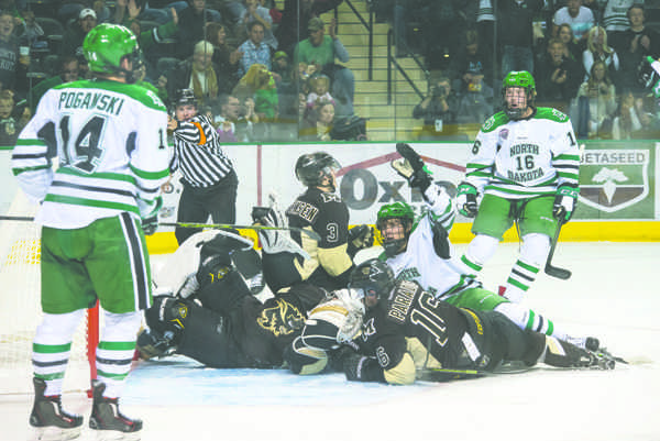 Mens hockey nets exhibition win against Manitoba