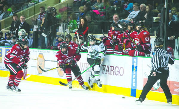 Womens hockey splits series with Ohio State