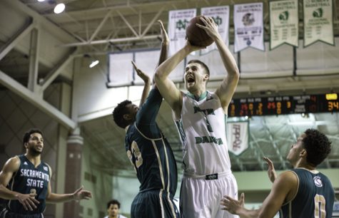 After graduating from UND, center Carson Shanks transferred to Loyola Chicago to play as a graduate transfer student athlete in his final year of NCAA eligibility. 