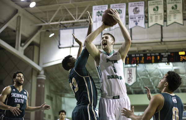 After graduating from UND, center Carson Shanks transferred to Loyola Chicago to play as a graduate transfer student athlete in his final year of NCAA eligibility. 