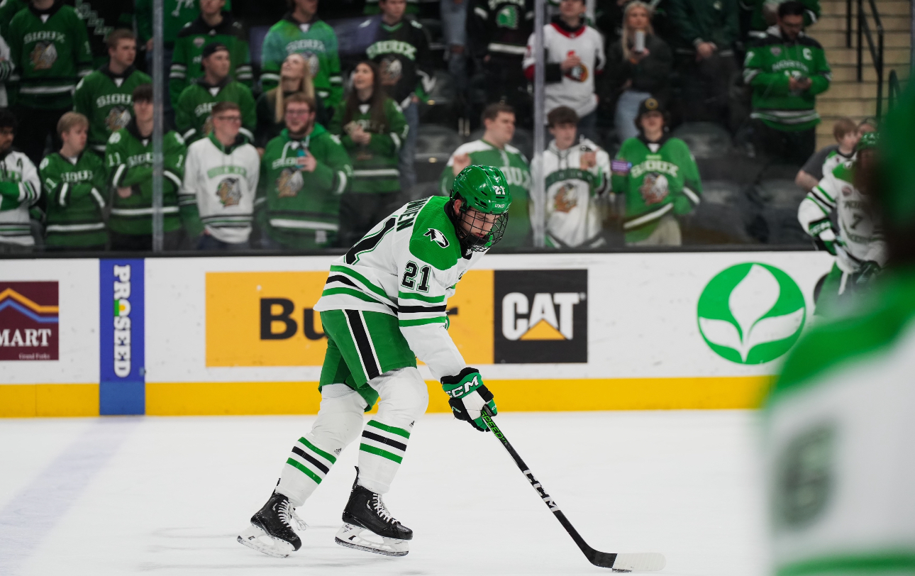 UND sweeps Denver – Dakota Student