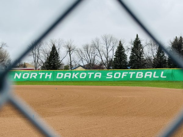 Early Four Run Lead Propels UND to Series Sweep