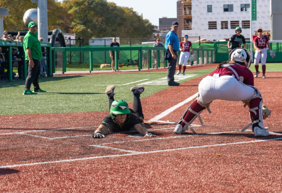 Thompson’s Clutch Double Pushes UND to 5-3 Comeback Victory