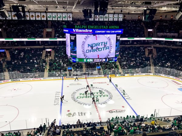 UND Hockey Loses First Exhibition Home Opener Since 1996