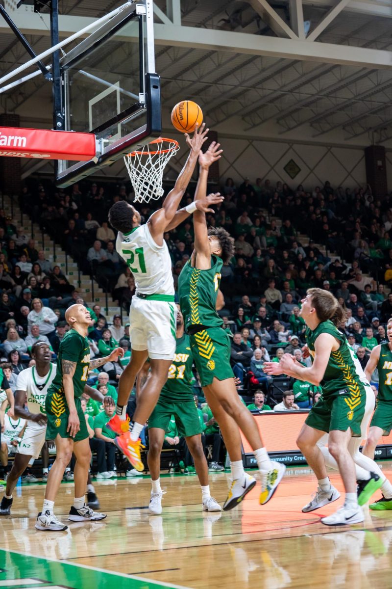 UND Basketball: Hawks Heating Up