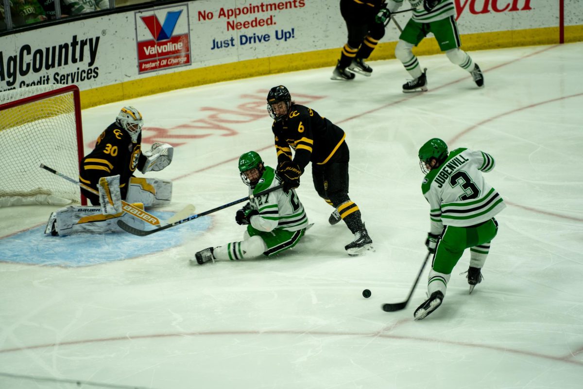 UND Hockey: Home Struggles