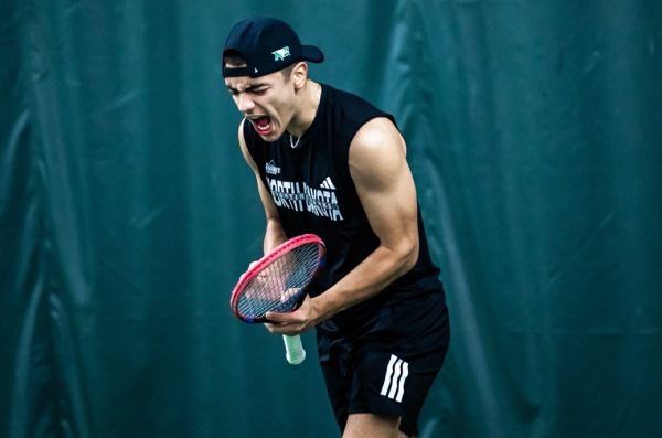 A men's tennis player screaming.